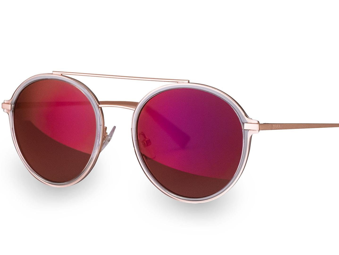 Fotografia de óculos de sol modernos com tratamento externo especial da ZEISS na cor magenta 