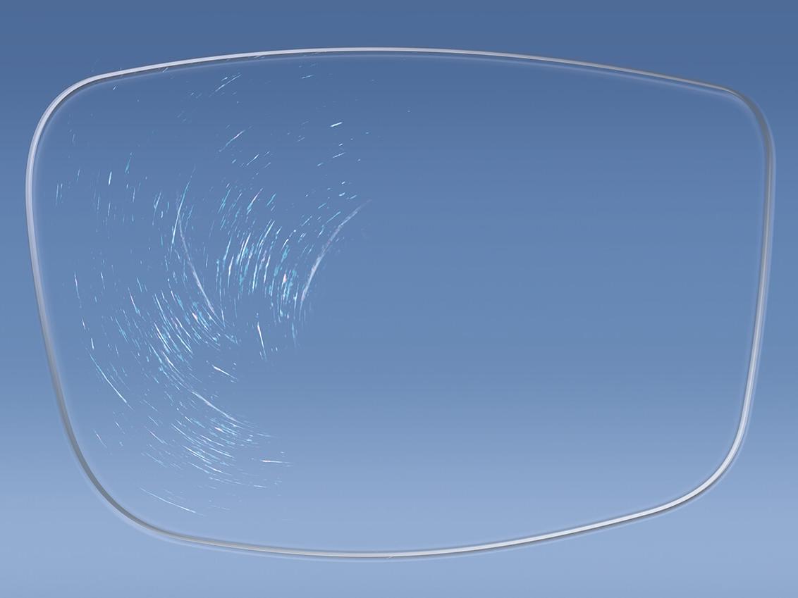 Imagem de uma lente com e sem revestimentos ZEISS que influenciam a rigidez da superfície 