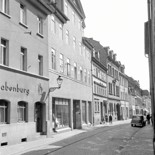 Imagem em preto e branco da primeira oficina ZEISS em Jena. 