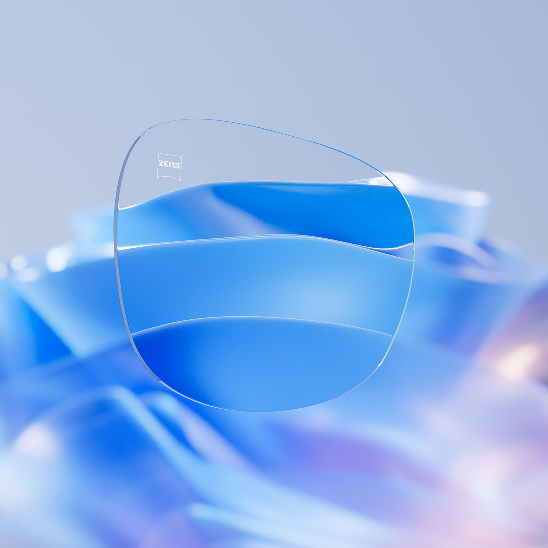 Pessoa usando óculos convencionais em uma rua movimentada com efeitos de múltiplas exposições. 