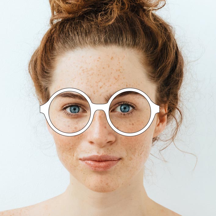 Mulher jovem usando óculos ilustrados com medidas das lentes; os óculos se transformam de uma armação redonda para uma armação tipo olho de gato e depois para uma armação quadrada, enquanto as medidas são ajustadas acompanhando as transformações.